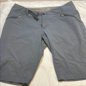 Mountain Hardware women’s shorts